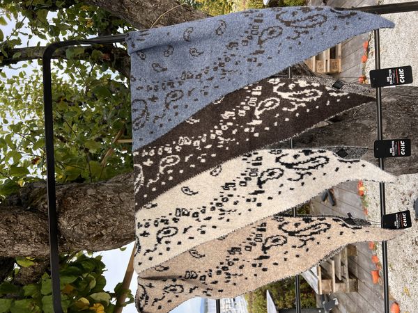 trekantskjerf strikket ull/viscose paisleymønster
